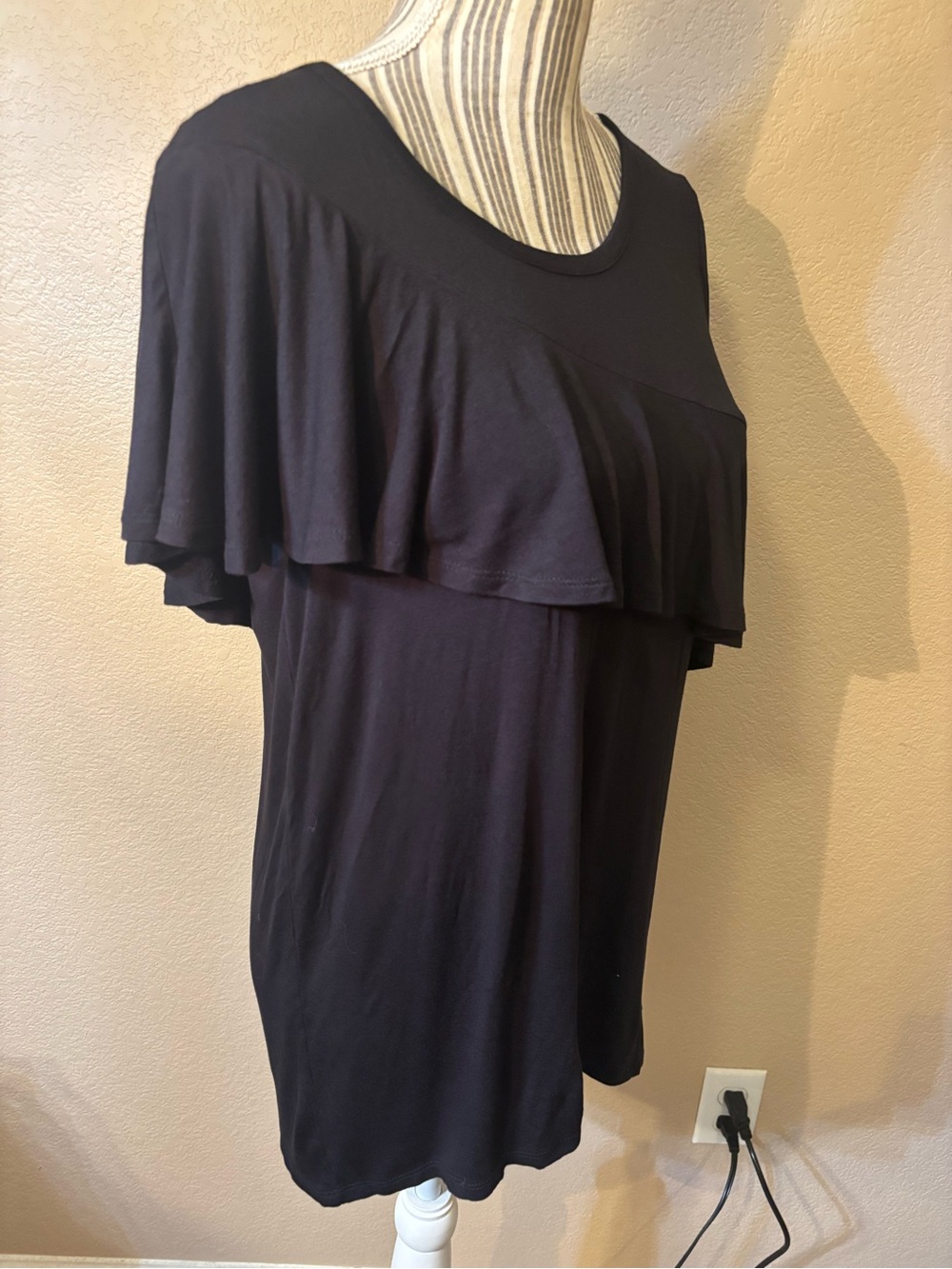 a.n.a Top Small Black Short-Sleeve Ruffle Tee Flowy Rayon Spandex Stretch Soft - Picture 5 of 14